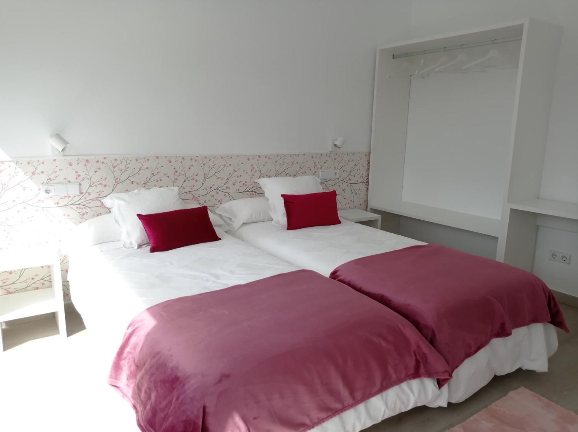 Casas Turisticas Lar Jardin - Parking Privado ซานติอาโก เด กอมโปสเตลา ภายนอก รูปภาพ
