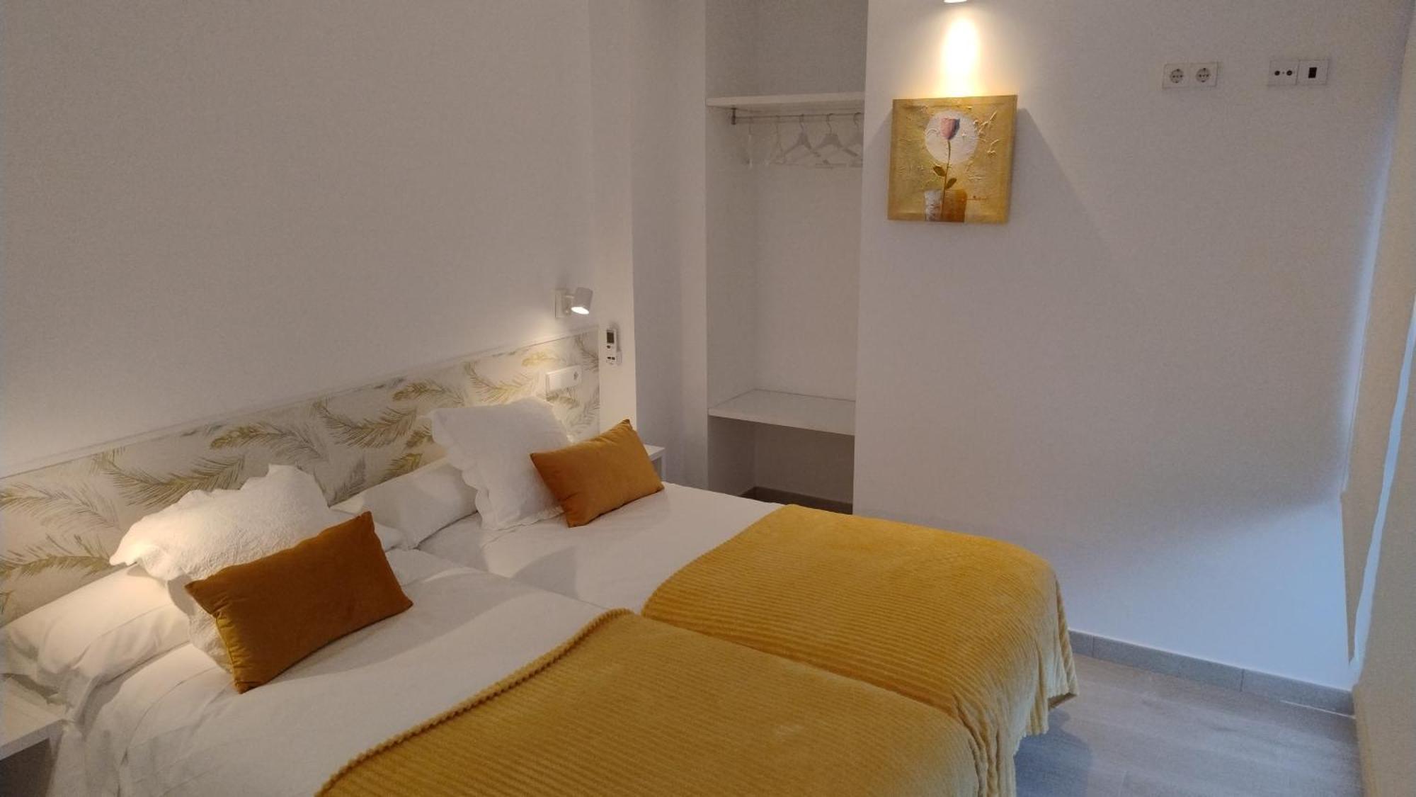 Casas Turisticas Lar Jardin - Parking Privado ซานติอาโก เด กอมโปสเตลา ภายนอก รูปภาพ