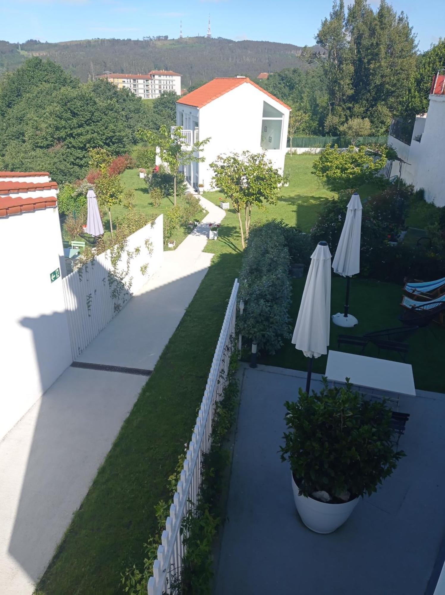 Casas Turisticas Lar Jardin - Parking Privado ซานติอาโก เด กอมโปสเตลา ภายนอก รูปภาพ